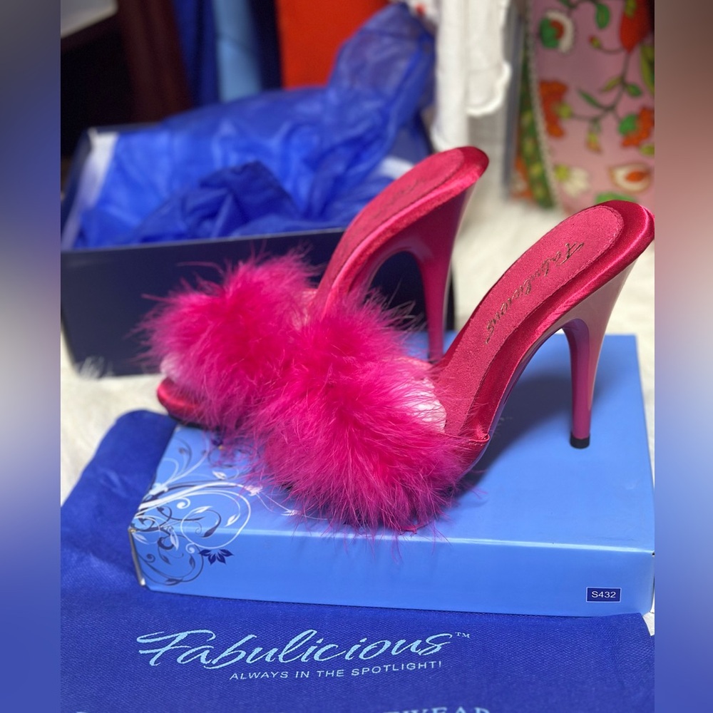 Sexy hot pink sleepers with feathers size 6